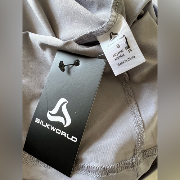 Silkworld Women's Running Tank. Criss Crossed in Back. Size Med. NWT. Grey, Soft - Picture 6 of 6